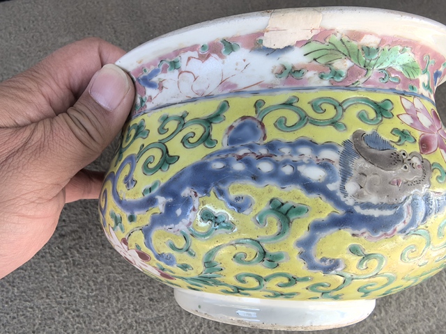 古玩陶瓷粉彩夔龍紋香爐真品鑒賞圖