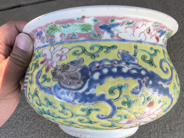 古玩陶瓷粉彩夔龍紋香爐真品鑒賞圖