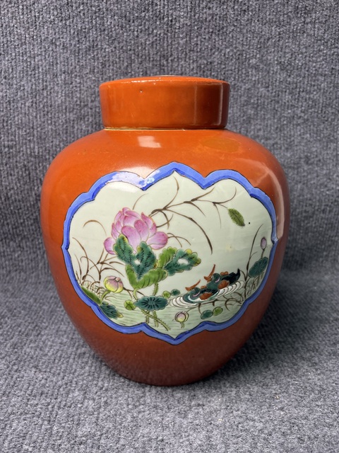 古玩陶瓷山湖紅地開(kāi)窗粉彩喜上眉梢、蓮池鴛鴦紋蓋罐拍賣，當(dāng)前價(jià)格6888元