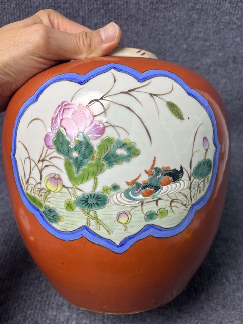 古玩陶瓷山湖紅地開(kāi)窗粉彩喜上眉梢、蓮池鴛鴦紋蓋罐拍賣，當(dāng)前價(jià)格6888元