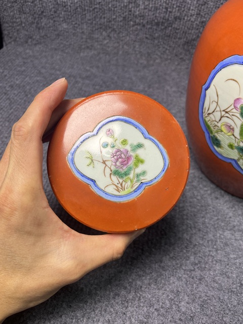 古玩陶瓷山湖紅地開(kāi)窗粉彩喜上眉梢、蓮池鴛鴦紋蓋罐拍賣，當(dāng)前價(jià)格6888元