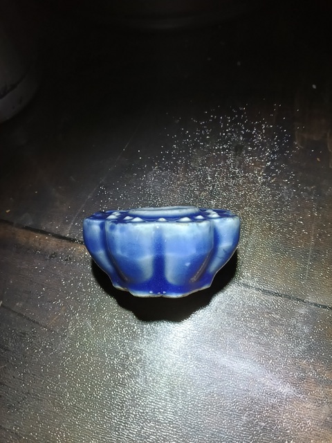 古玩陶瓷霽藍釉蓮蓬造型水盂拍賣，當(dāng)前價格1688元