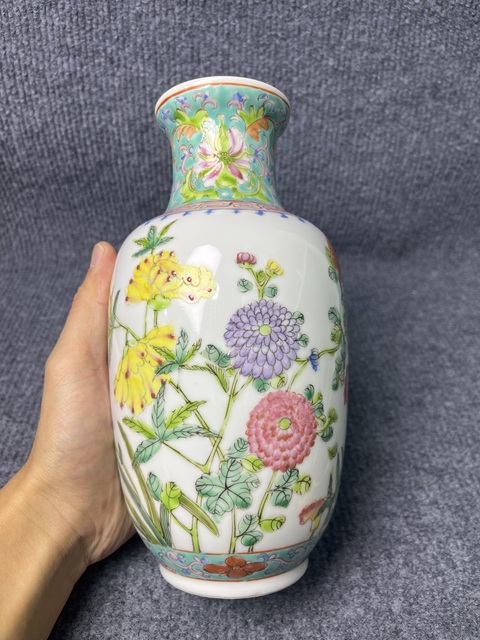 古玩陶瓷粉彩花卉紋瓶真品鑒賞圖