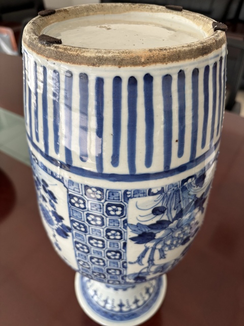 古玩陶瓷清中期青花開光花卉紋瓶真品鑒賞圖