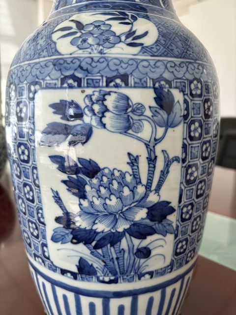 古玩陶瓷清中期青花開光花卉紋瓶真品鑒賞圖