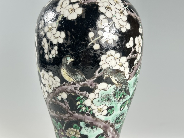 古玩陶瓷清晚期·墨地素三彩喜鵲登梅紋雞腿瓶拍賣，當(dāng)前價格3296元