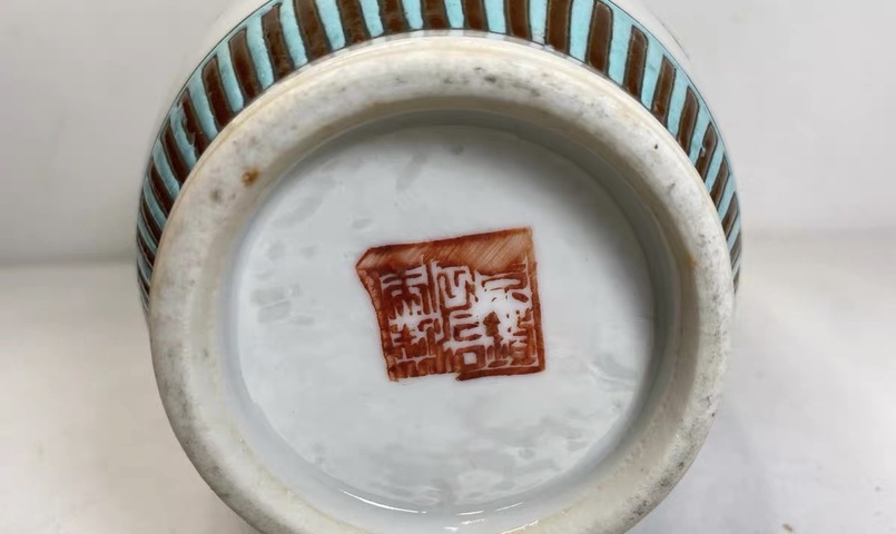 古玩陶瓷粉彩博古花卉紋賞瓶真品鑒賞圖