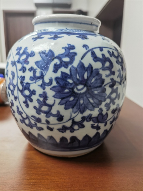 古玩陶瓷青花纏枝花卉紋太白罐真品鑒賞圖