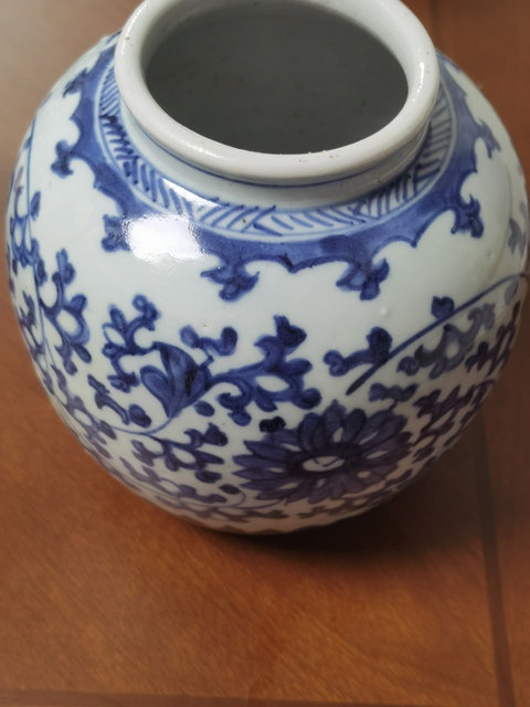 古玩陶瓷青花纏枝花卉紋太白罐真品鑒賞圖