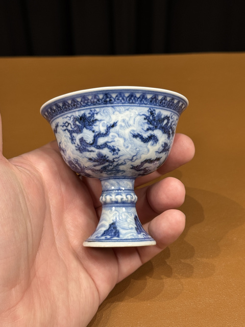 古玩陶瓷明宣德 青花海水八怪高足杯真品鑒賞圖