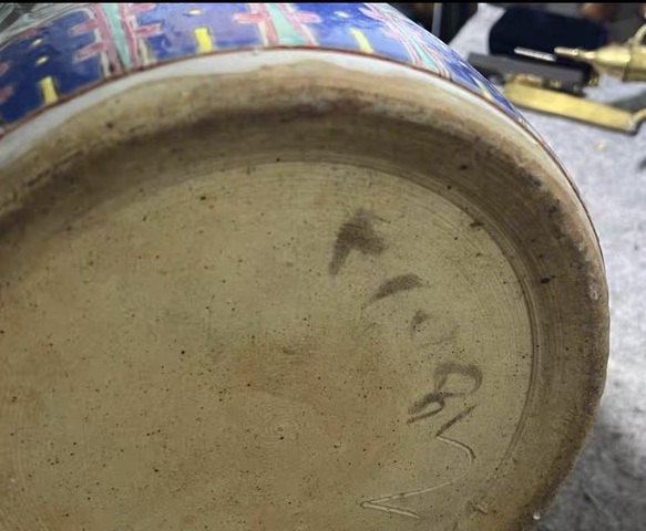 古玩陶瓷粉彩花桶真品鑒賞圖