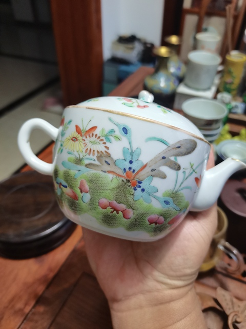 古玩陶瓷清晚期 粉彩花卉紋壺真品鑒賞圖