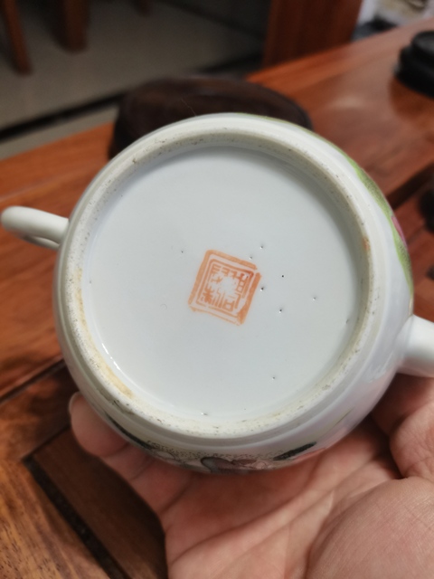 古玩陶瓷清晚期 粉彩花卉紋壺真品鑒賞圖