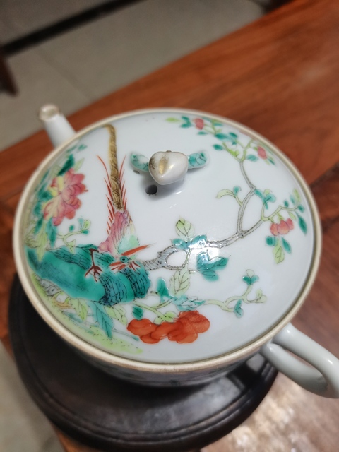 古玩陶瓷清晚期 粉彩花卉紋壺真品鑒賞圖