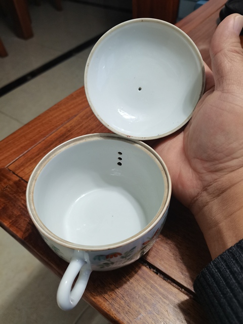 古玩陶瓷清晚期 粉彩花卉紋壺真品鑒賞圖