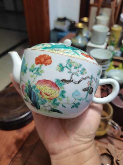 古玩陶瓷清晚期 粉彩花卉紋壺真品鑒賞圖