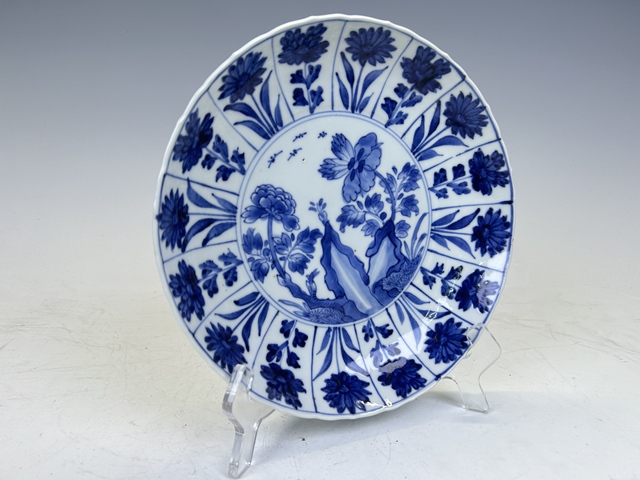 古玩陶瓷清康熙·青花洞石花卉盤拍賣，當前價格1536元