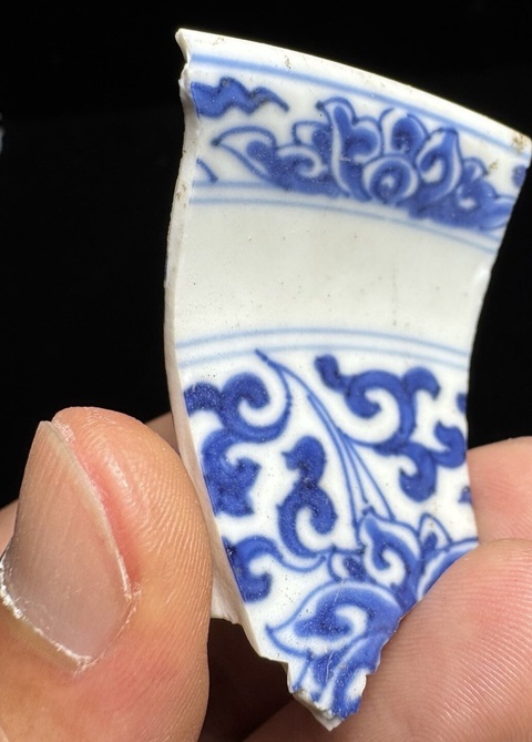 古玩陶瓷花卉紋青花盤標本真品鑒賞圖