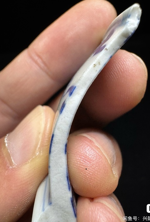 古玩陶瓷花卉紋青花盤標本真品鑒賞圖