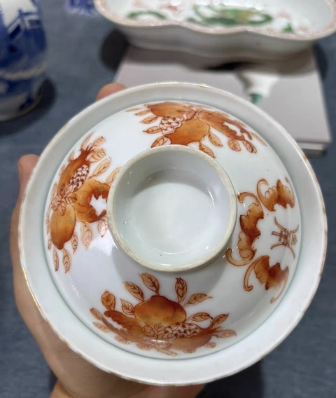 古玩陶瓷同治·礬紅福壽三多紋蓋碗拍賣，當前價格4999元