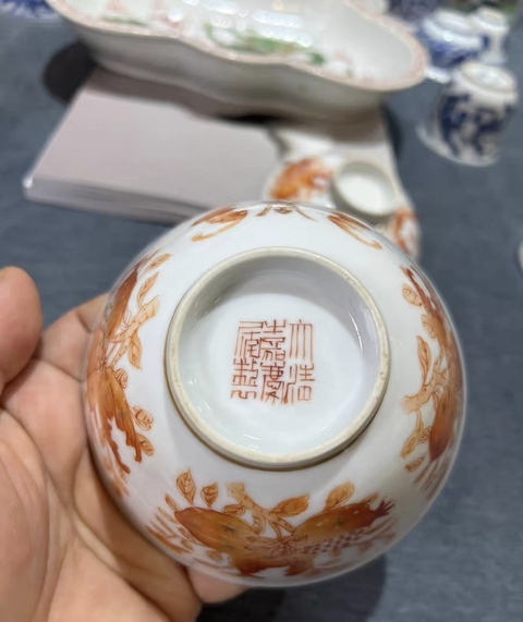古玩陶瓷同治·礬紅福壽三多紋蓋碗拍賣，當前價格4999元