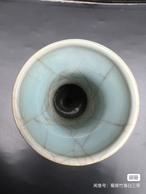 古玩陶瓷藍(lán)哥釉雙耳盤口瓶真品鑒賞圖