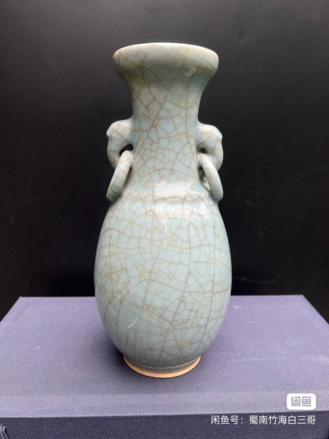 古玩陶瓷藍(lán)哥釉雙耳盤口瓶真品鑒賞圖