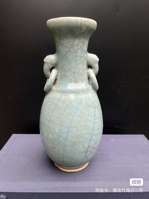 古玩陶瓷藍(lán)哥釉雙耳盤口瓶真品鑒賞圖