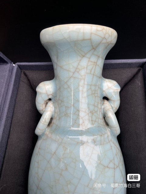 古玩陶瓷藍(lán)哥釉雙耳盤口瓶真品鑒賞圖