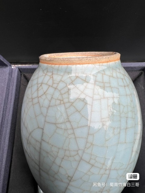 古玩陶瓷藍(lán)哥釉雙耳盤口瓶真品鑒賞圖