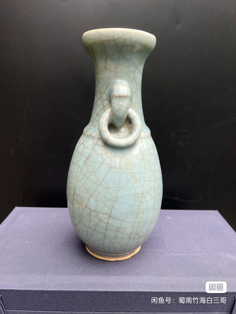 古玩陶瓷藍(lán)哥釉雙耳盤口瓶真品鑒賞圖