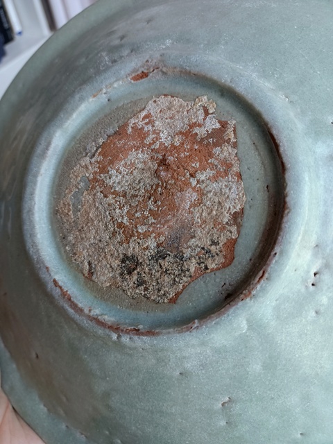 古玩陶瓷龍泉青瓷菊瓣紋折沿大盤拍賣，當(dāng)前價(jià)格1500元