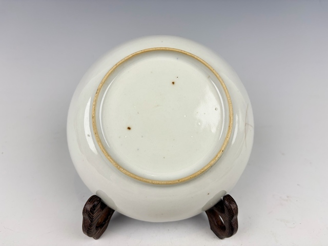 古玩陶瓷清乾隆·青花開窗山水樓閣蝶紋盤拍賣，當(dāng)前價格198元