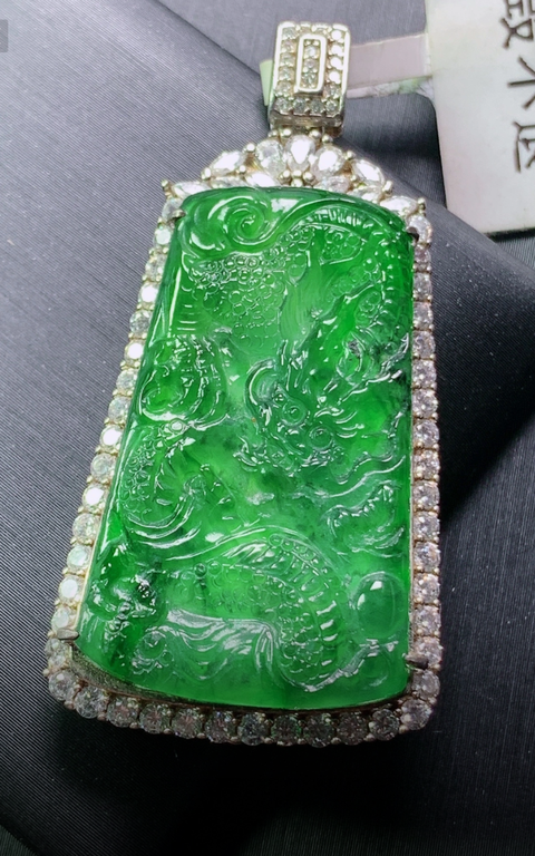 古玩玉器天然翡翠鑲嵌“龍牌”拍賣，當前價格1150元