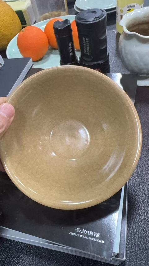 古玩陶瓷龍泉窯青釉碗真品鑒賞圖