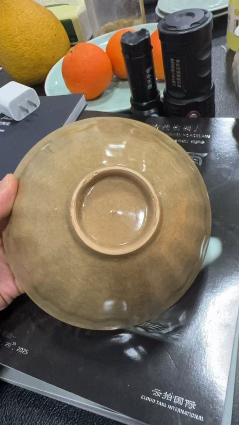 古玩陶瓷龍泉窯青釉碗真品鑒賞圖