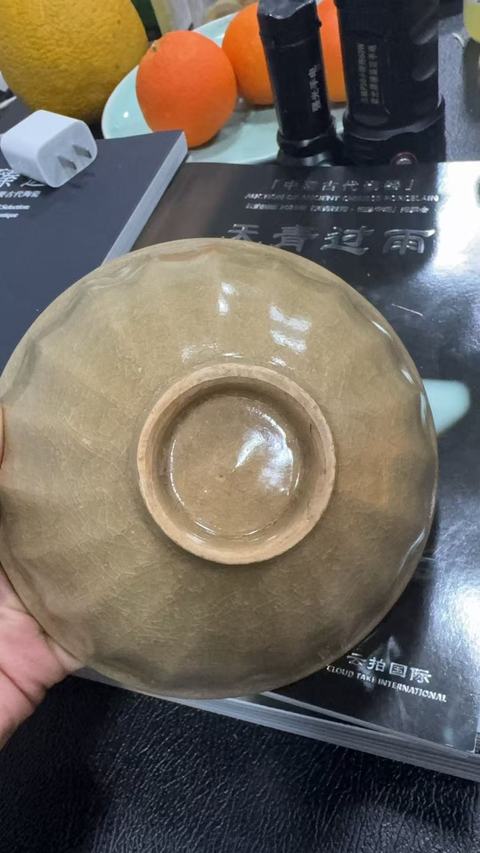 古玩陶瓷龍泉窯青釉碗真品鑒賞圖