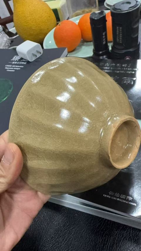 古玩陶瓷龍泉窯青釉碗真品鑒賞圖