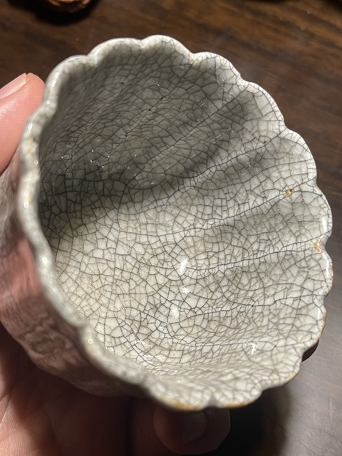 古玩陶瓷漳州窯哥釉花口杯真品鑒賞圖