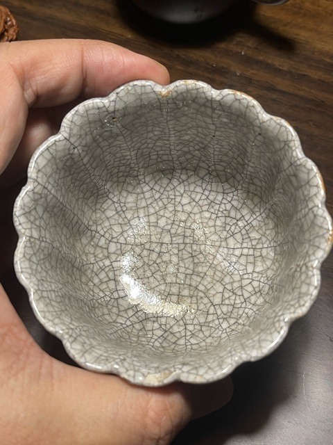 古玩陶瓷漳州窯哥釉花口杯真品鑒賞圖