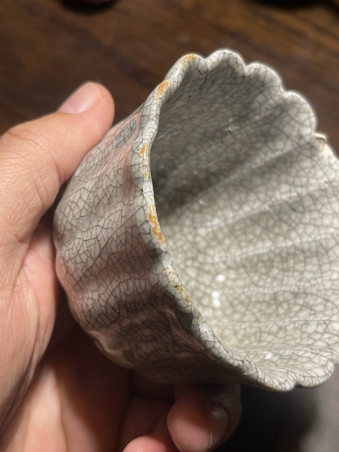 古玩陶瓷漳州窯哥釉花口杯真品鑒賞圖