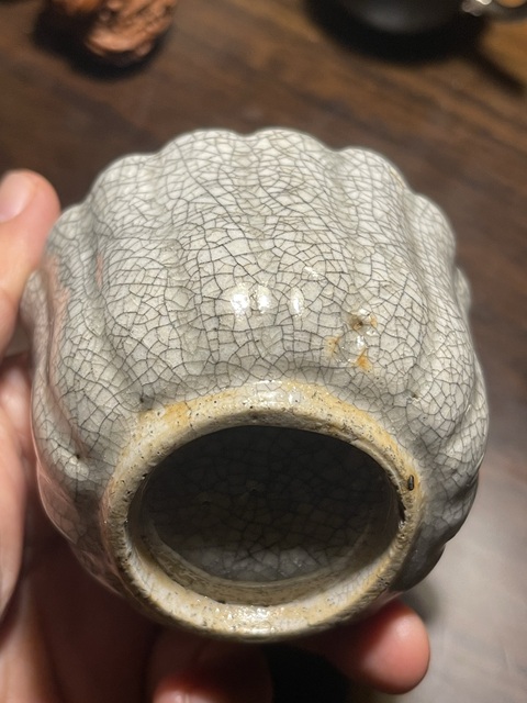 古玩陶瓷漳州窯哥釉花口杯真品鑒賞圖