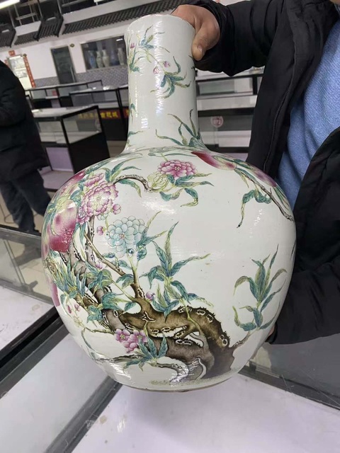 古玩陶瓷晚清粉彩九桃瓶真品鑒賞圖