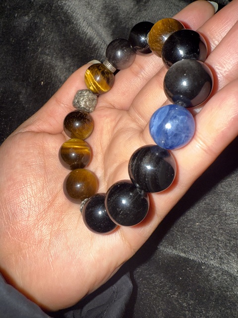 古玩玉器虎睛石手串真品鑒賞圖