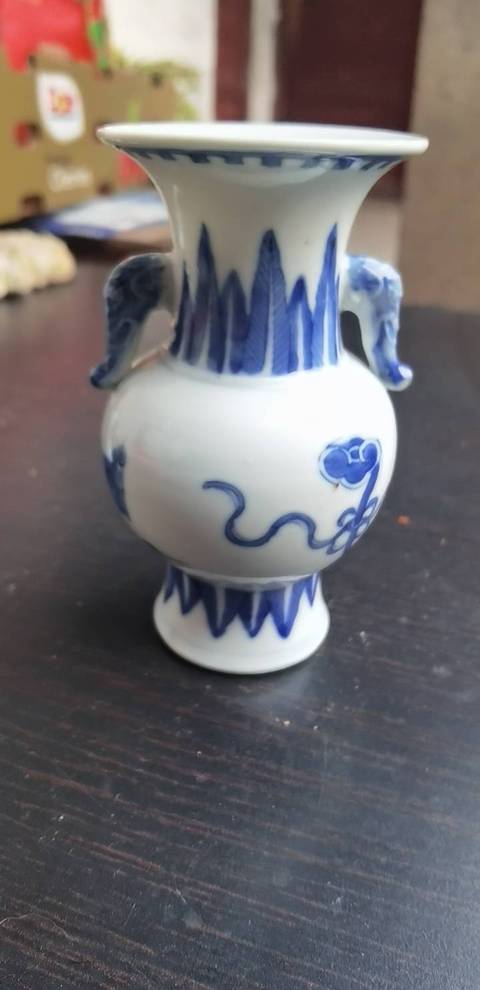 古玩陶瓷青花瓶真品鑒賞圖