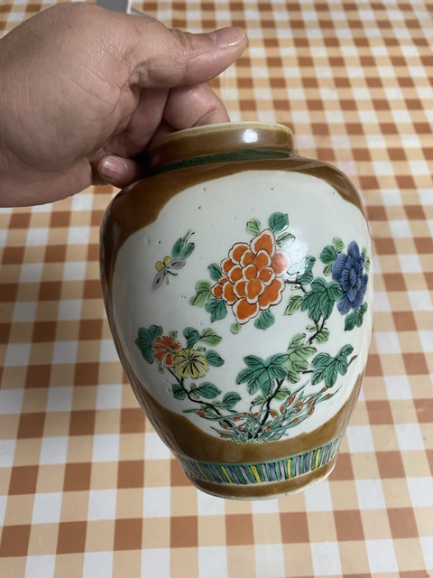 古玩陶瓷晚清紫金釉開窗五彩罐真品鑒賞圖