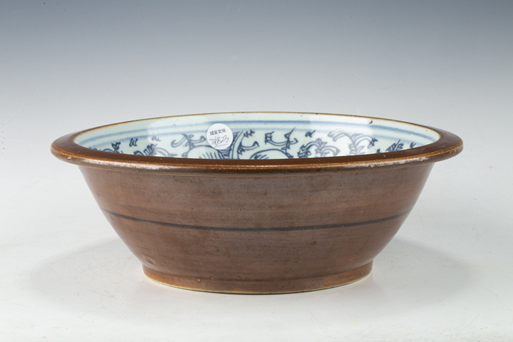 古玩陶瓷清中晚·外紫金釉內青花纏枝花卉紋凈手盆拍賣，當前價格1128元