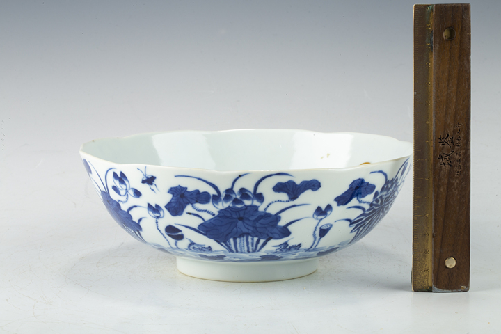 古玩陶瓷清晚·青花蓮池游禽紋花口碗拍賣，當前價格3706元