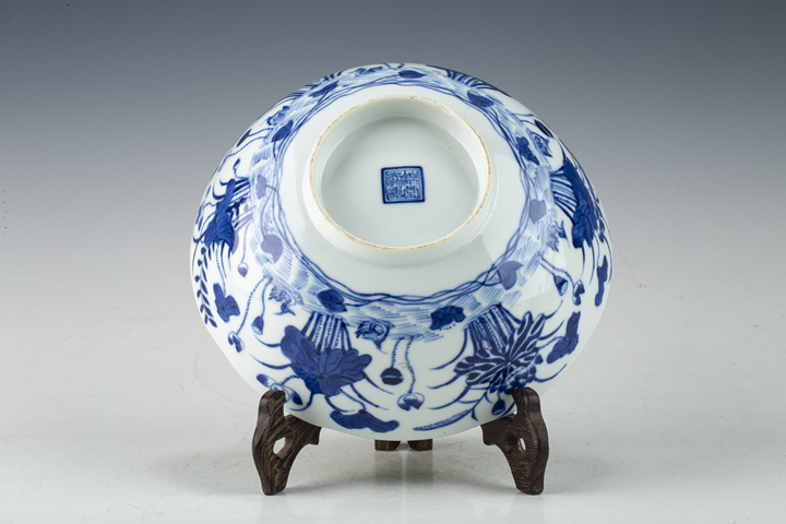 古玩陶瓷清晚·青花蓮池游禽紋花口碗拍賣，當前價格3706元