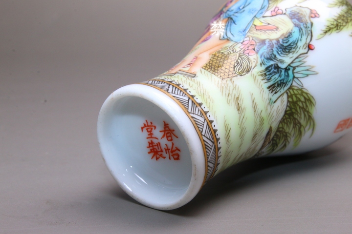 古玩陶瓷創匯時期·粉彩庭院春宮圖詩文鼻煙壺真品鑒賞圖